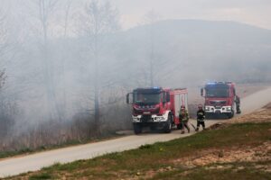 26.04.2020. Masłów. Pożar traw / Wiktor Taszłow / Radio Kielce