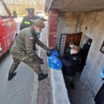 03.04.2020 Ćmielów. Żołnierze WOT dostarczają pomoc żywnościową / 10. Świętokrzyska Brygada Obrony Terytorialnej