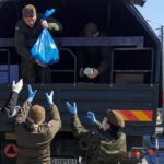 03.04.2020 Ćmielów. Żołnierze WOT dostarczają pomoc żywnościową / 10. Świętokrzyska Brygada Obrony Terytorialnej