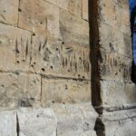 11.04.2020. Opatów. Świdry ogniowe na murach opatowskiej kolegiaty / Emilia Sitarska / Radio Kielce