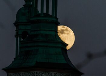 Widowiskowa atrakcja na niebie