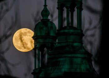 Superpełnia i mgły. Ta noc będzie najgorsza i najpiękniejsza - Radio Kielce Superpełnia i mgły. Ta noc będzie najgorsza i najpiękniejsza