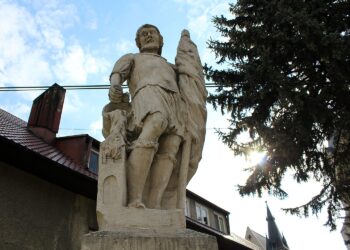 09.05.2020. Skalbmierz. Pomnik świętego Floriana / Marta Gajda / Radio Kielce