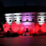 03.05.2020. Sandomierz. Zamek Królewski w "biało-czerwonych" barwach / Marek Banaczek / Muzeum Okręgowe w Sandomierzu