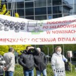 13.05.2020. Kielce. Mieszkańcy Nowin przed Starostwem Powiatowym w Kielcach / Marta Herbergier