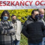 13.05.2020. Kielce. Mieszkańcy Nowin przed Starostwem Powiatowym w Kielcach / Marta Herbergier