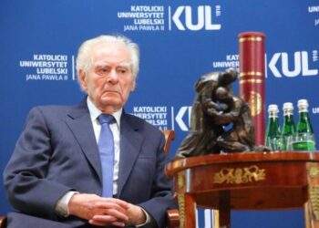 Uroczystość nadania pisarzowi Wiesławowi Myśliwskiemu jednego z najwyższych wyróżnień, przyznawanych przez Katolicki Uniwersytet Lubelski - Gratae Memoriae Signum Universitatis / Piotr Michalski / Radio Lublin