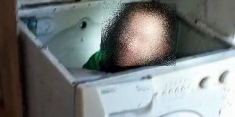 39-letni mieszkaniec gminy Łączna ukrywał się przed policją w pralce / świętokrzyska policja