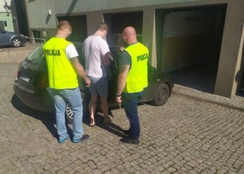 29.05.2020. Kielce. Zatrzymanie 26-letniego mężczyzny podejrzanego o wyłudzenie pieniędzy metodą „na policjanta” / świętokrzyska policja