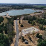 16.04.2020 Lipowica, Gmina Chęciny. Rewitalizacja terenu przy zbiorniku wodnym / Jarosław Kubalski / Radio Kielce