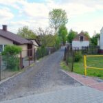 22.05.2020. Drygulec. Miejsce, gdzie powinna stanąć tabliczka z numerem posesji / Emilia Sitarska / Radio Kielce