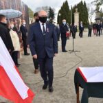 03.05.2020. Końskie. Obchody rocznicy uchwalenia Konstytucji 3 Maja. Na zdjęciu (w środku): Krzysztof Obratański - burmistrz Końskich / Magdalena Galas-Klusek / Radio Kielce