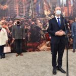 03.05.2020. Końskie. Obchody rocznicy uchwalenia Konstytucji 3 Maja. Przemawia Piotr Wawrzyk - wiceminister spraw zagranicznych / Magdalena Galas-Klusek / Radio Kielce