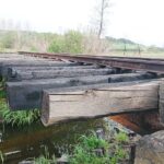 15.05.2020. Skowronno Górne koło Pińczowa. Torowisko i mostek na linii Pińczów-Umianowice / Marta Gajda