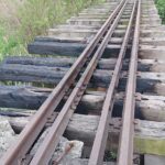 15.05.2020. Skowronno Górne koło Pińczowa. Torowisko i mostek na linii Pińczów-Umianowice / Marta Gajda