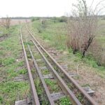 15.05.2020. Skowronno Górne koło Pińczowa. Torowisko i mostek na linii Pińczów-Umianowice / Marta Gajda