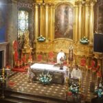 10.05.2020. Kielce. Bazylika katedralna. Msza św. Na zdjęciu (z lewej): ks. Marcin Polak i ks. Mirosław Kowalski / Marlena Płaska / Radio Kielce