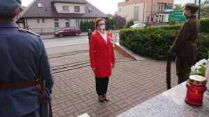 Starachowice. Uroczystości upamiętniające 229. rocznicę uchwalenia Konstytucji 3 Maja. Na zdjęciu: poseł Agata Wojtyszek / Anna Głąb / Radio Kielce