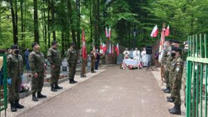 17.05.2020 Skarżysko-Kamienna. Msza święta w 76. rocznicę poświęcenia wojennego cmentarza partyzanckiego Armii Krajowej pododdziału Morwa / Anna Głąb / Radio Kielce