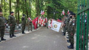 17.05.2020 Skarżysko-Kamienna. Msza święta w 76. rocznicę poświęcenia wojennego cmentarza partyzanckiego Armii Krajowej pododdziału Morwa / Anna Głąb / Radio Kielce