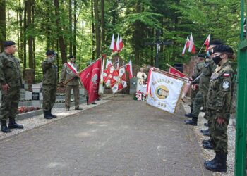 17.05.2020 Skarżysko-Kamienna.  Msza święta w 76. rocznicę poświęcenia wojennego cmentarza partyzanckiego Armii Krajowej pododdziału Morwa / Anna Głąb / Radio Kielce