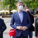 22.05.2020. Kielce. Konferencja europosła Adama Jarubasa. Na zdjęciu: Zenon Piecaba, Adam Jarubas, Krzysztof Marwicki, Dorota Szymkiewicz / Michał Kita / Radio Kielce