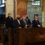 01.05.2020 Jędrzejów. Msza w intencji Ojczyzny. Na zdjęciu w pierwszym rzędzie od lewej Krzysztof Lipiec - poseł PiS, Marek Bogusławski - wicemarszałek województwa świętokrzyskiego, Paweł Faryna - starosta jędrzejowski / Ewa Pociejowska-Gawęda / Radio Kielce