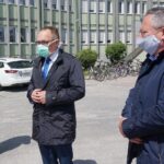 08.05.2020. Kielce. Konferencja Platformy Obywatelskiej. Na zdjęciu (od lewej): poseł Marzena Okła-Drewnowicz, Artur Gierada - szef regionalnych struktur PO, poseł Bartłomiej Sienkiewicz / Michał Kita / Radio Kielce