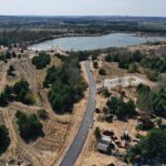 16.04.2020 Lipowica, Gmina Chęciny. Rewitalizacja terenu przy zbiorniku wodnym / Jarosław Kubalski / Radio Kielce