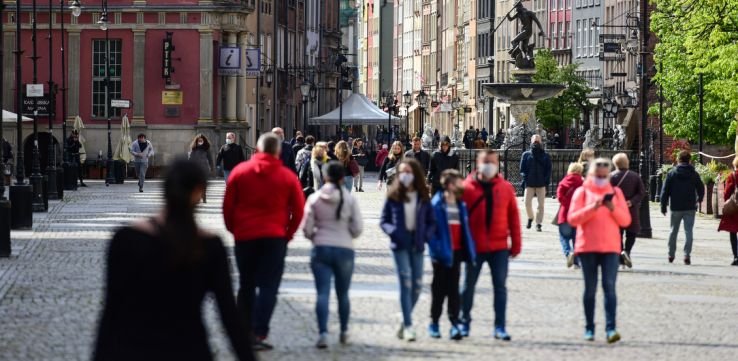 RADIO GDAŃSK. Czy łagodzenie obostrzeń powoduje wzrost liczby zakażonych? Rzecznik MZ: Analizy na to nie wskazują - Radio Kielce Radio Gdańsk