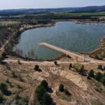 16.04.2020 Lipowica, Gmina Chęciny. Rewitalizacja terenu przy zbiorniku wodnym / Jarosław Kubalski / Radio Kielce