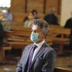 01.05.2020. Kielce. Msza św. w intencji Ojczyzny, Świata Pracy i Boże Miłosierdzie o ustanie epidemii koronawirusa. Na zdjęciu: senator Krzysztof Słoń / Jarosław Kubalski / Radio Kielce