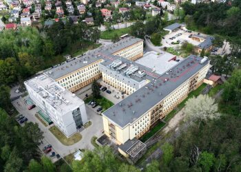07.05.2020. Ostrowiec Świętokrzyski. Szpital Powiatowy w Ostrowcu Świętokrzyskim / Zespół Opieki Zdrowotnej w Ostrowcu Świętokrzyskim / Jarosław Kubalski / Radio Kielce