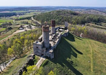 Turystka a spadł ze skarpy przy chęcińskim zamku