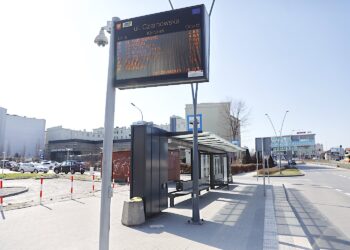 przystanek autobusowy / Jarosław Kubalski / Radio Kielce