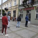 18.05.2020. Kielce. Kolejki do fryzjera / Jarosław Kubalski / Radio Kielce