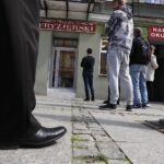 18.05.2020. Kielce. Kolejki do fryzjera / Jarosław Kubalski / Radio Kielce