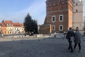 09.05.2020. Sandomierz. Turyści zwiedzają starówkę / Grażyna Szlęzak-Wójcik / Radio Kielce