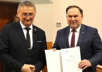 11. 05.2020. Kielce. Inauguracyjne posiedzenie Zespołu ds. Rozwoju Wsi powołanego przez wojewodę. Na zdjęciu (od lewej): Zbigniew Koniusz - wojewoda świętokrzyski i poseł Marek Kwitek - członek sejmowej komisji rolnictwa / Marek Kwitek / facebook