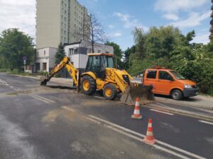 28.05.2020 Kielce. Uszkodzony wodociąg na ulicy Hożej. Utrudnienia w ruchu / Piotr Kwaśniewski / Radio Kielce