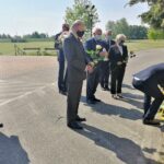 17.05.2020. Sandomierz. Złożenie kwiatów przy pomniku papieża św. Jana Pawła II na sandomierskich błoniach / Grażyna-Szlęzak-Wójcik / Radio Kielce