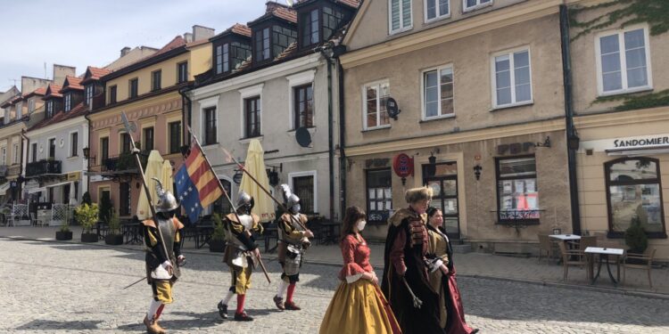 30.05.2020 Sandomierz. Kasztelan Karol Bury i Chorągiew Rycerstwa Ziemi Sandomierskiej / Grażyna Szlęzak-Wójcik / Radio Kielce