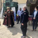 23.05.2020. Sandomierz. Wiceminister Piotr Wawrzyk przekazał dary dla organizacji działających w sandomierskim szpitalu / Picasa / Radio Kielce