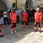 23.05.2020. Sandomierz. Wiceminister Piotr Wawrzyk przekazał dary dla organizacji działających w sandomierskim szpitalu / Picasa / Radio Kielce