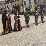 23.05.2020. Sandomierz. Wiceminister Piotr Wawrzyk przekazał dary dla organizacji działających w sandomierskim szpitalu / Picasa / Radio Kielce