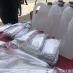 23.05.2020. Sandomierz. Wiceminister Piotr Wawrzyk przekazał dary dla organizacji działających w sandomierskim szpitalu / Picasa / Radio Kielce