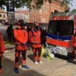 23.05.2020. Sandomierz. Wiceminister Piotr Wawrzyk przekazał dary dla organizacji działających w sandomierskim szpitalu / Picasa / Radio Kielce