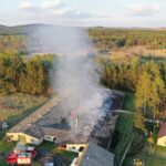 04.05.2020. Chełmce. Pożar pożar kurnika przerobionego na zakład meblarski / Jarosław Kubalski / Radio Kielce