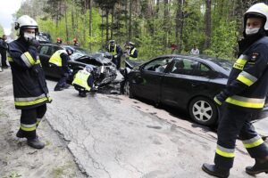 12.05.2020 Wypadek koło Brzechowa, gmina Daleszyce / Jarosław Kubalski / Radio Kielce