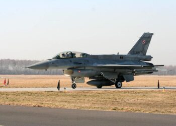 Myśliwiec F-16 / Konrad Ciężki / Radio Łódź
